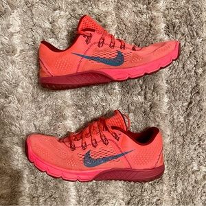 Womens NIKE Kiger shoes. Size 10.5.